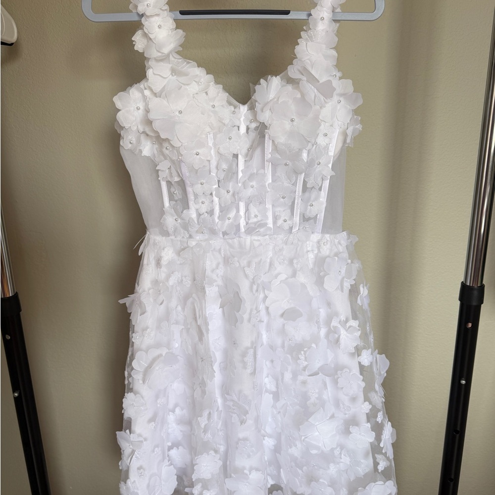 Elegant White Floral Wedding Dress